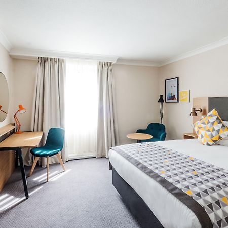 Holiday Inn Farnborough By Ihg Екстер'єр фото