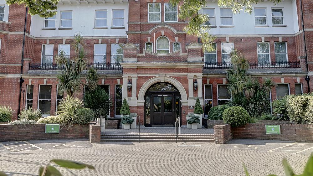 Holiday Inn Farnborough By Ihg Екстер'єр фото