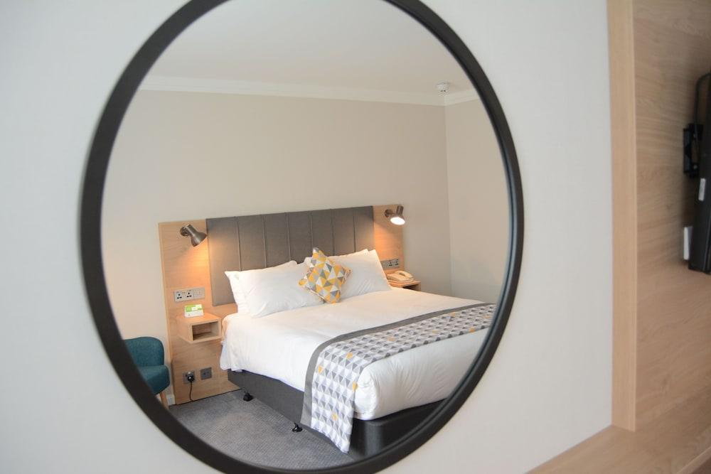 Holiday Inn Farnborough By Ihg Екстер'єр фото