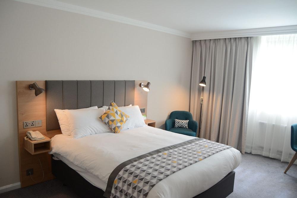 Holiday Inn Farnborough By Ihg Екстер'єр фото