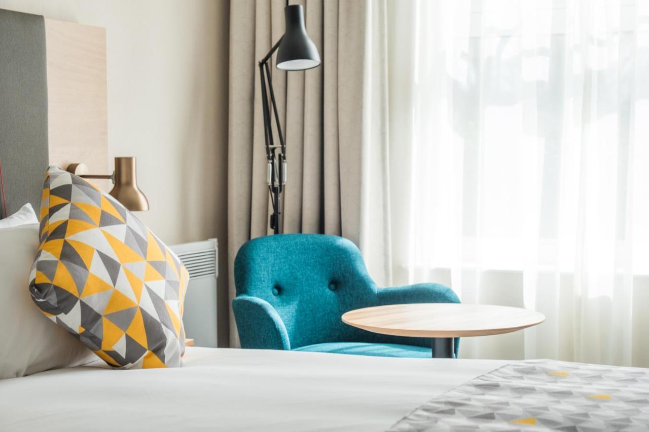 Holiday Inn Farnborough By Ihg Екстер'єр фото