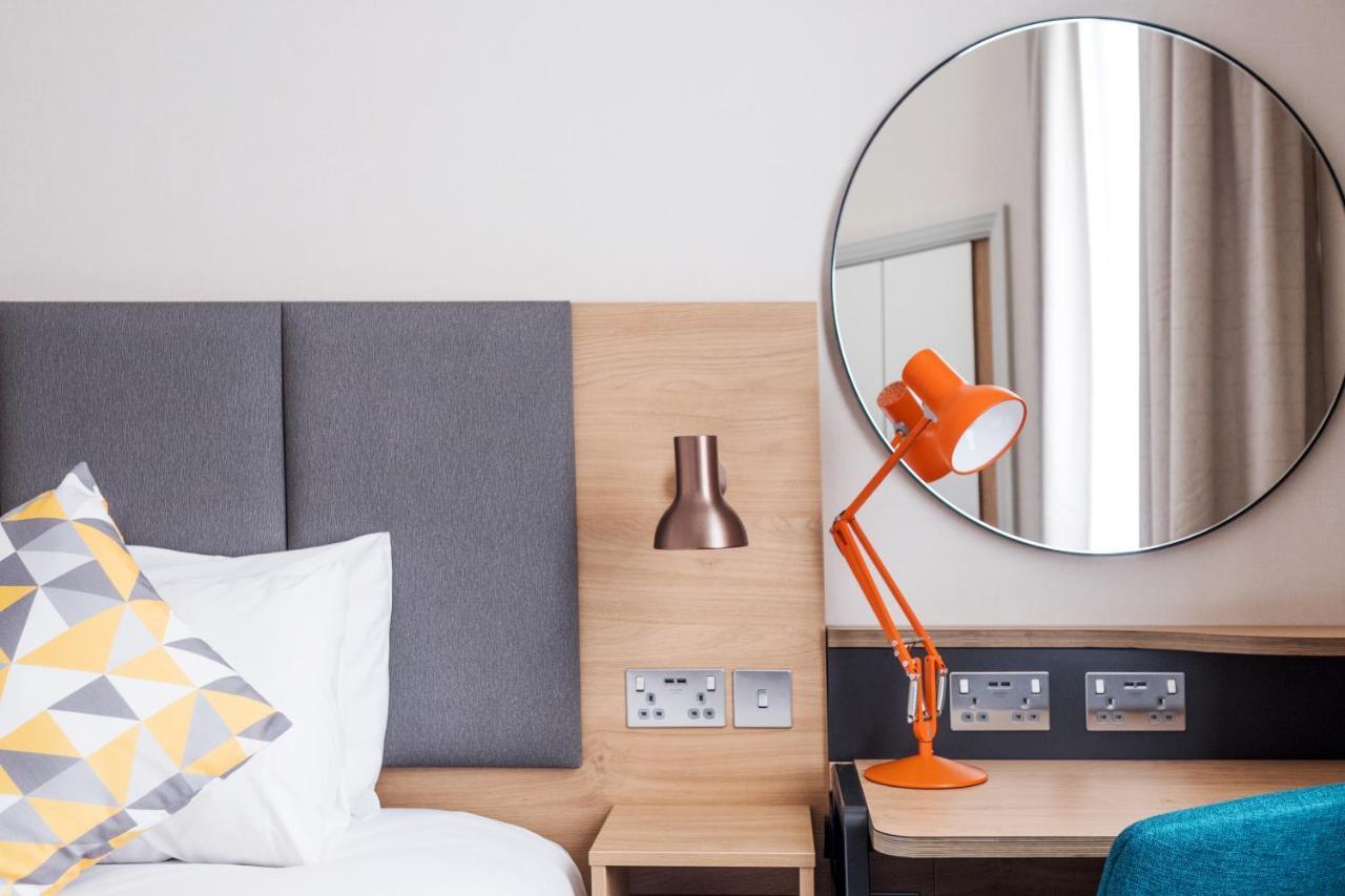 Holiday Inn Farnborough By Ihg Екстер'єр фото