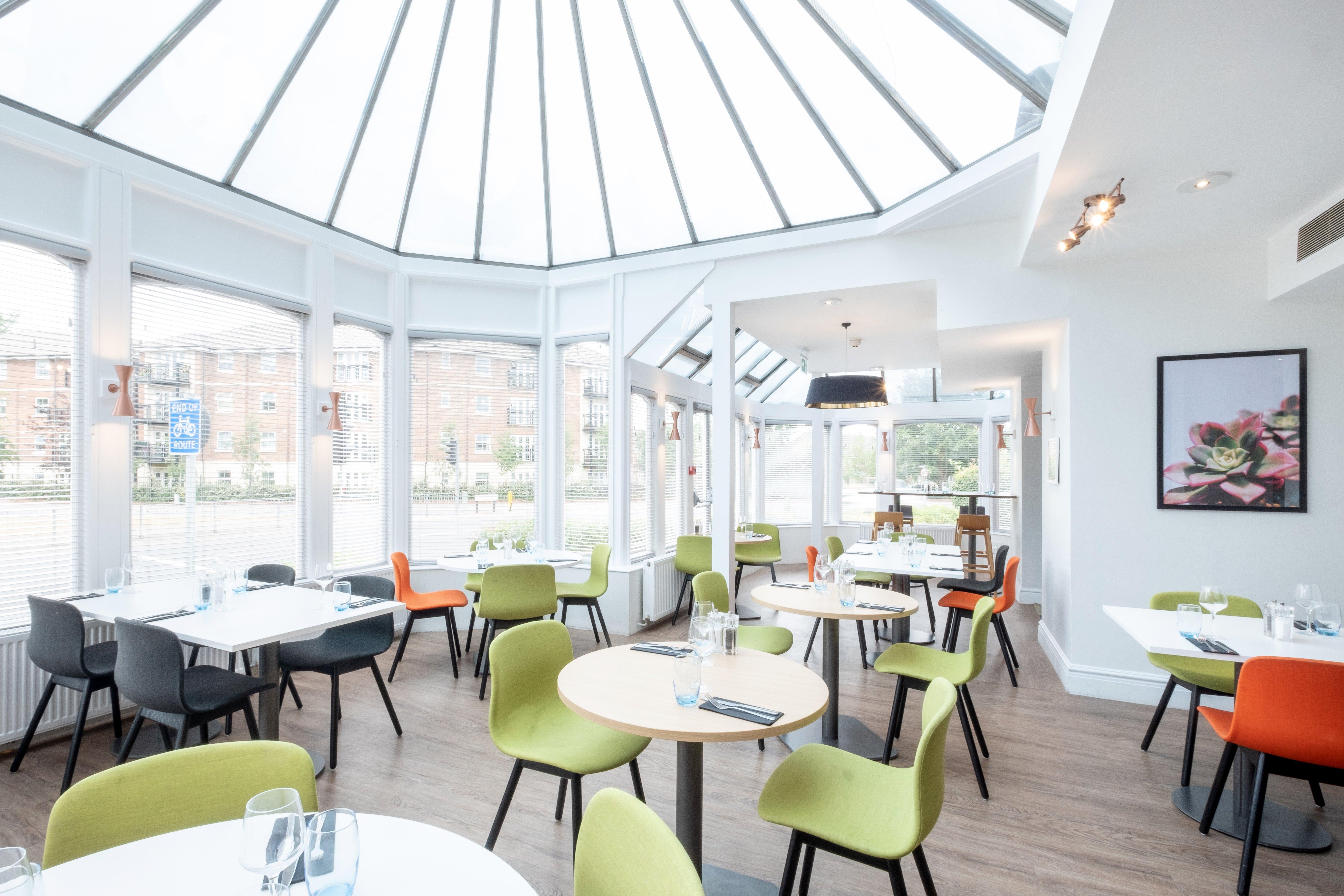Holiday Inn Farnborough By Ihg Екстер'єр фото