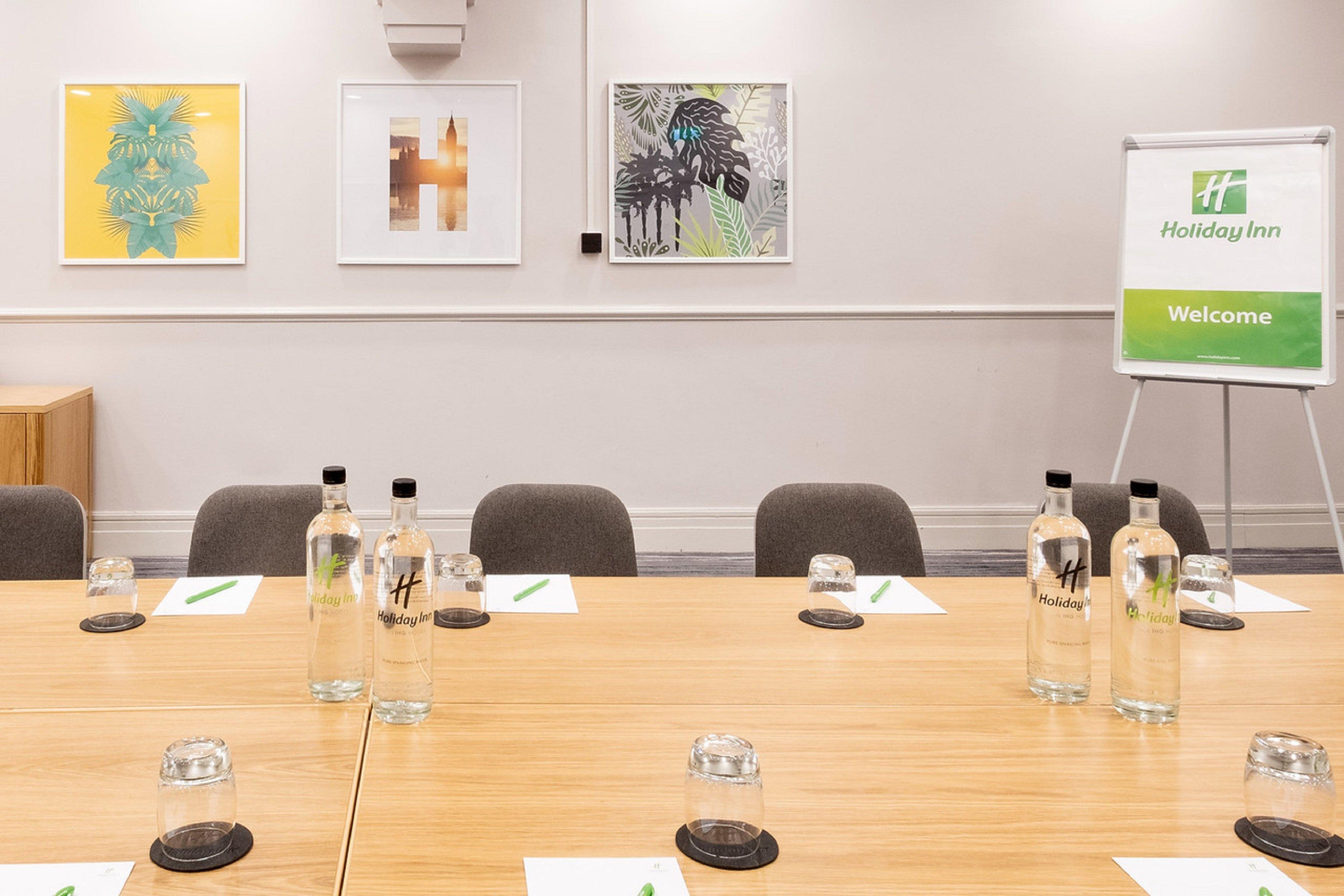 Holiday Inn Farnborough By Ihg Екстер'єр фото
