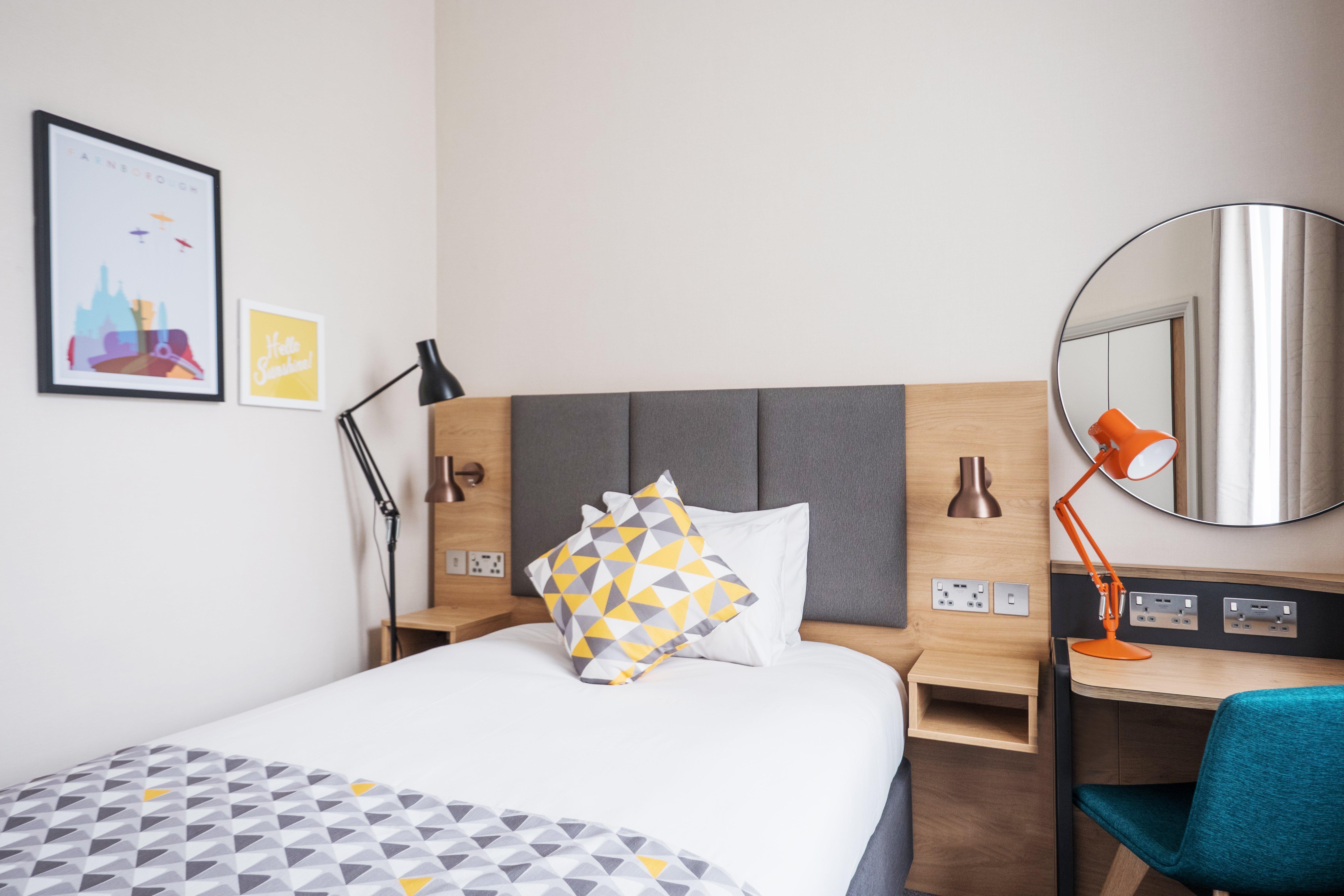 Holiday Inn Farnborough By Ihg Екстер'єр фото