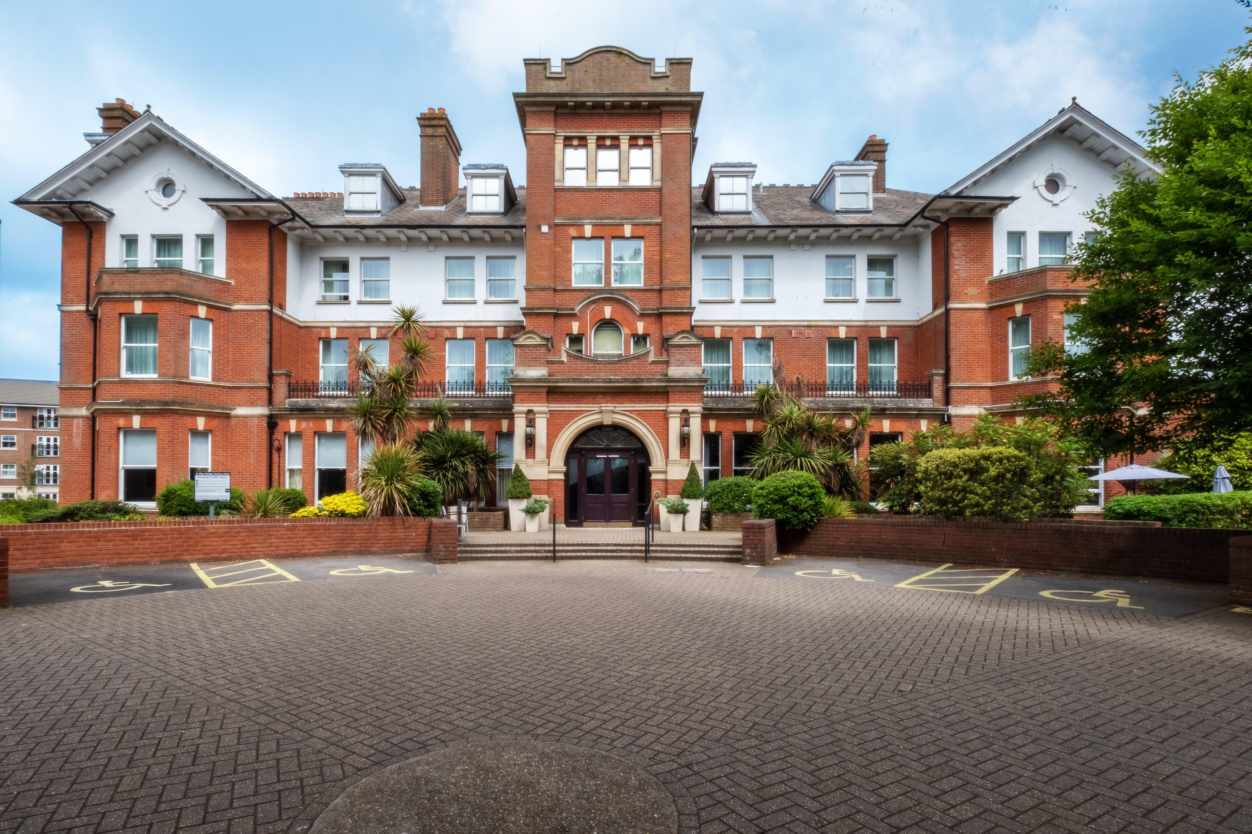 Holiday Inn Farnborough By Ihg Екстер'єр фото
