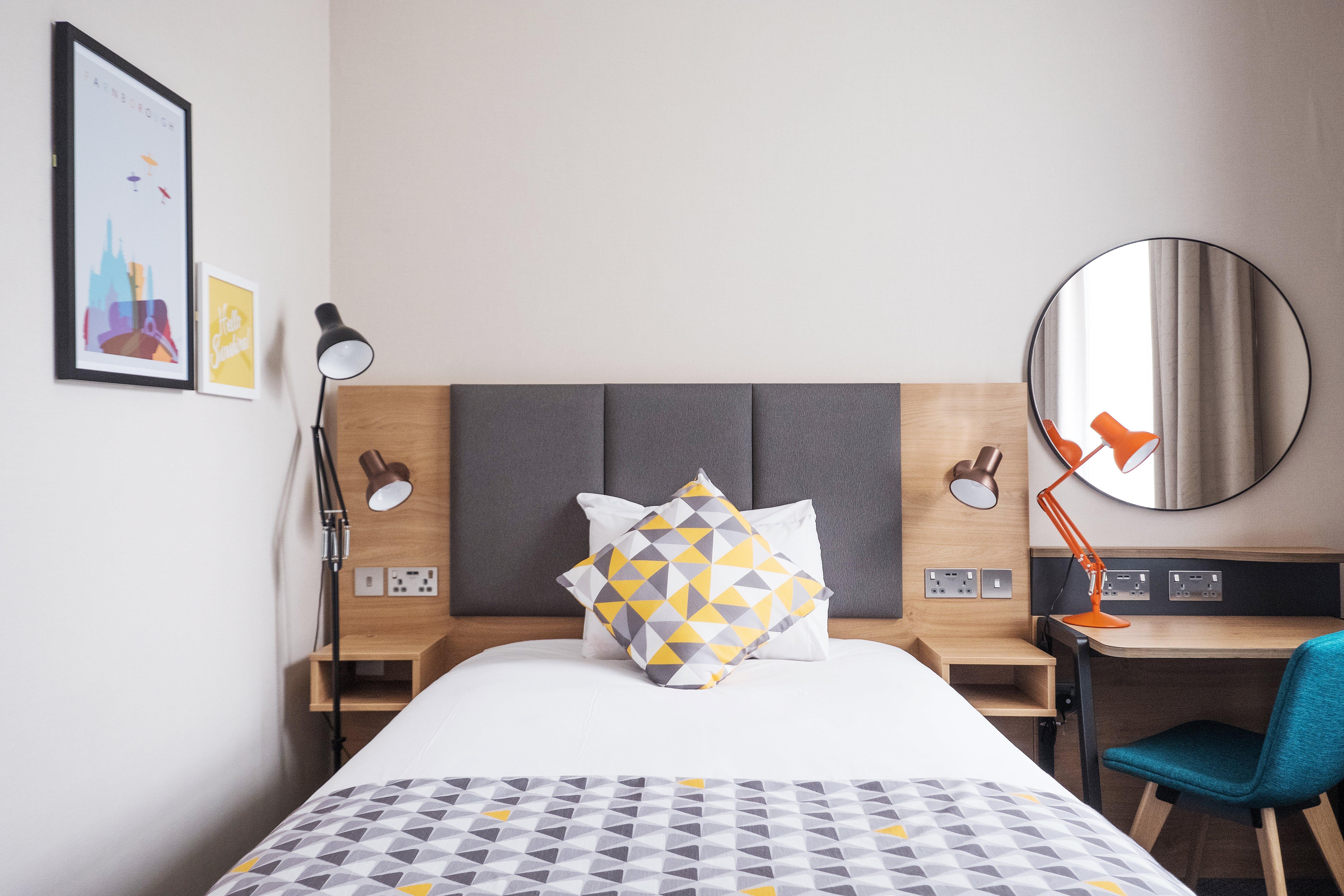 Holiday Inn Farnborough By Ihg Екстер'єр фото