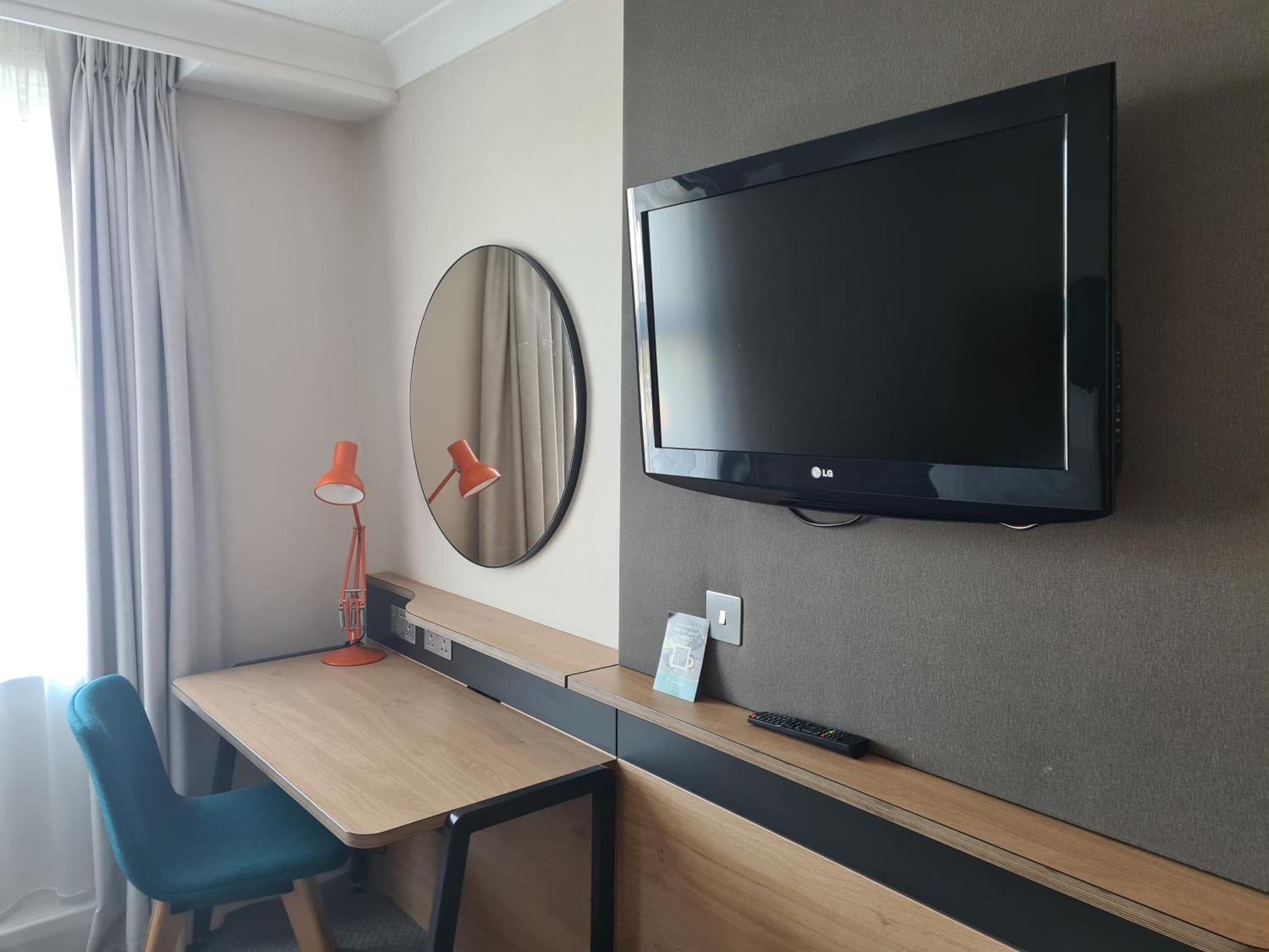 Holiday Inn Farnborough By Ihg Екстер'єр фото