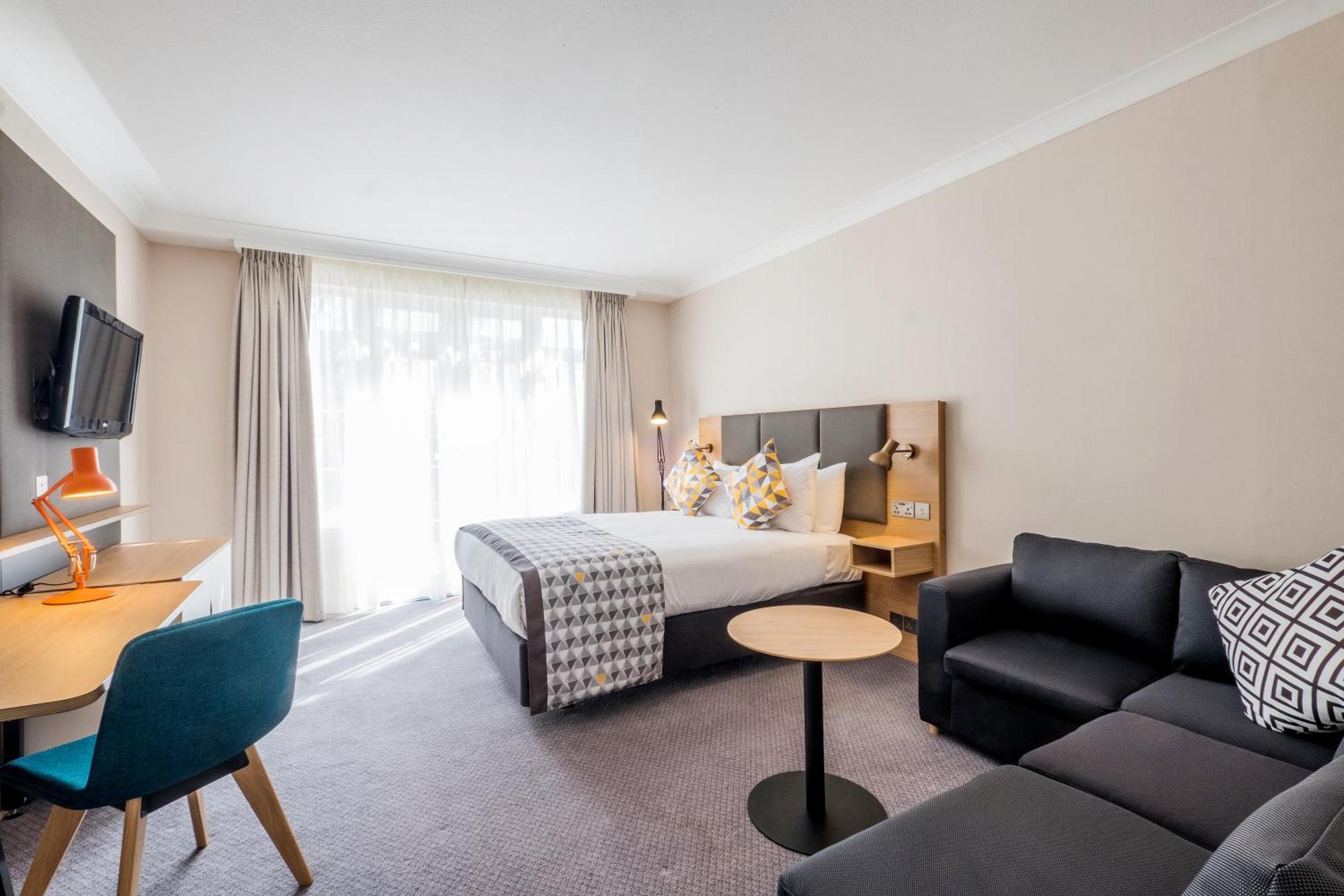 Holiday Inn Farnborough By Ihg Екстер'єр фото