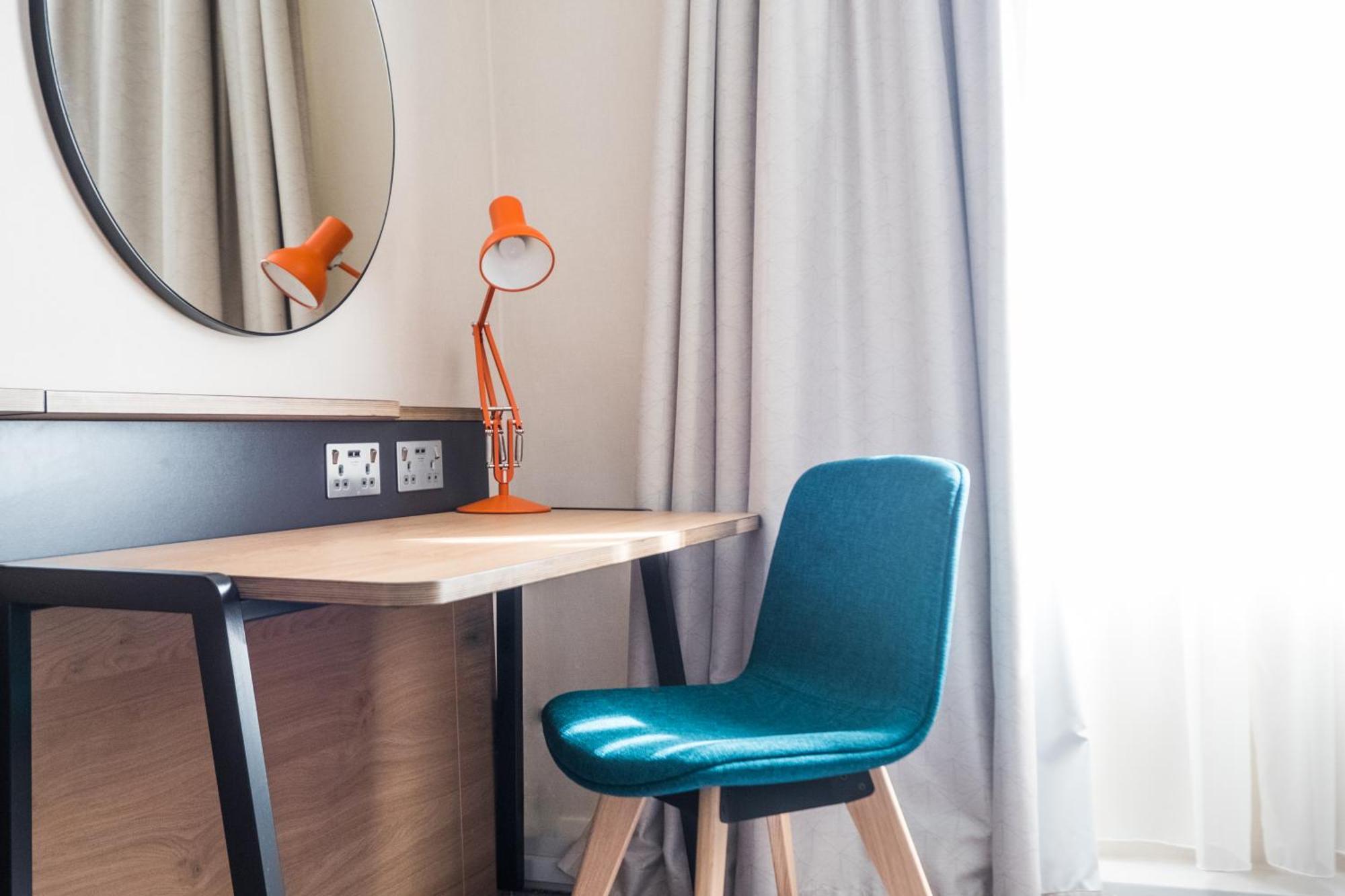 Holiday Inn Farnborough By Ihg Екстер'єр фото