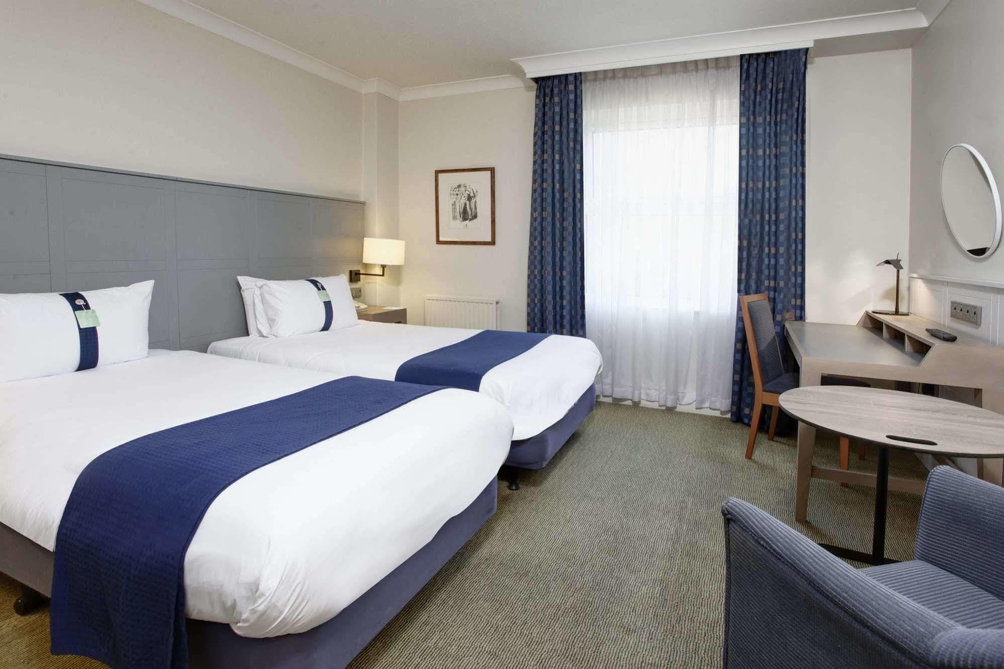 Holiday Inn Farnborough By Ihg Екстер'єр фото